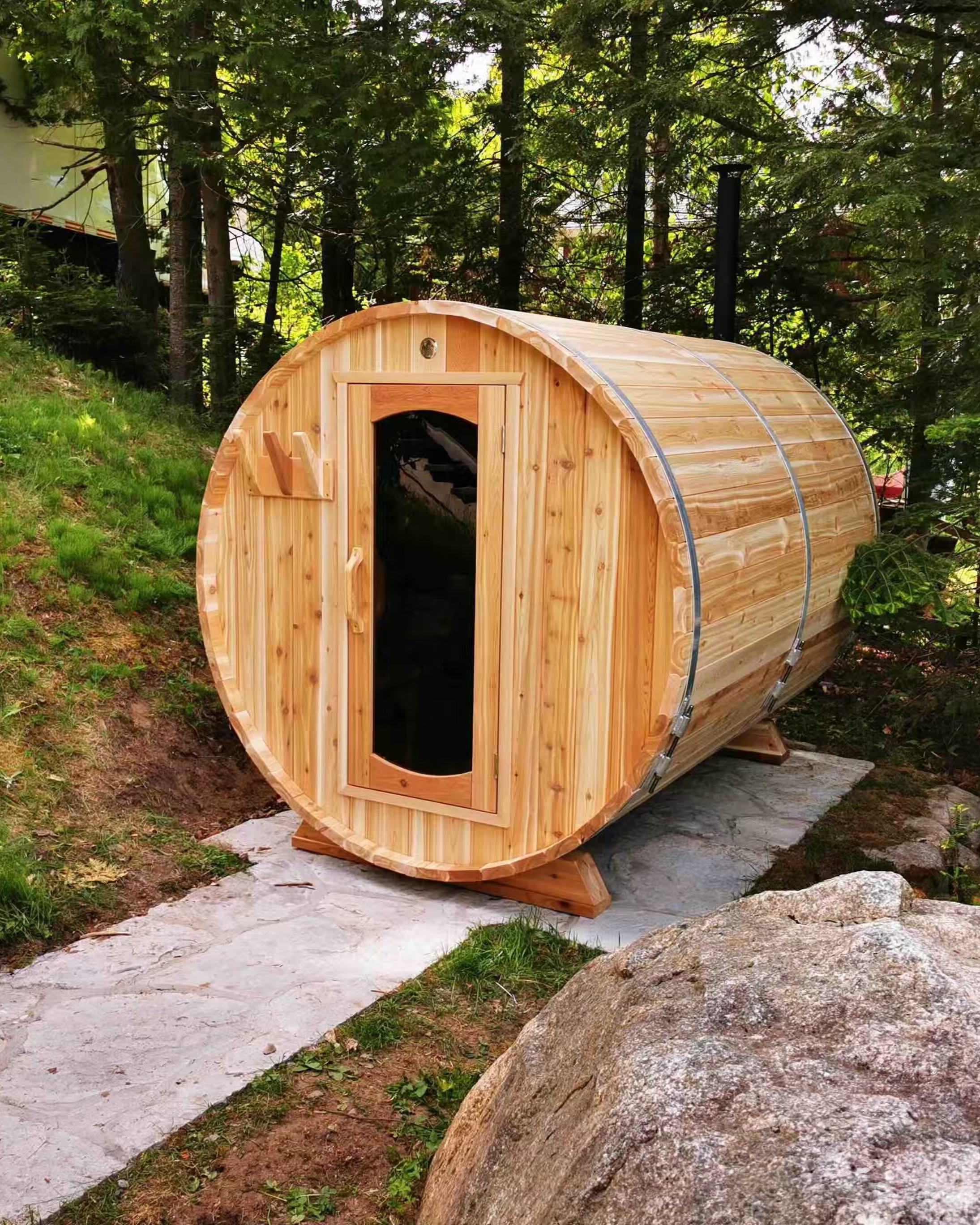 Sauna Extérieur en Baril de cèdre Rouge fabriqué à la main au Québec