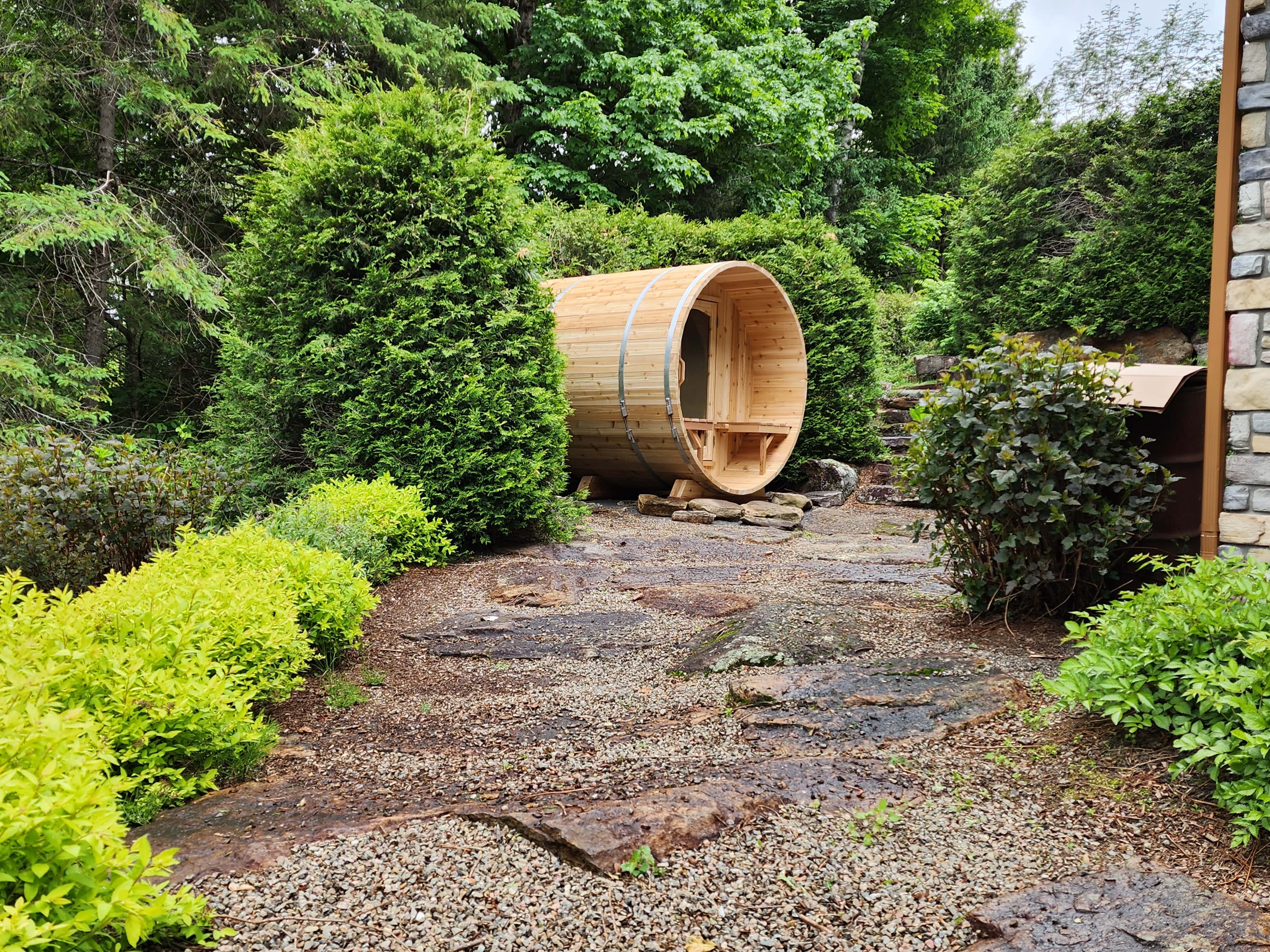 7 Ft Traditional Barrel Sauna with porch